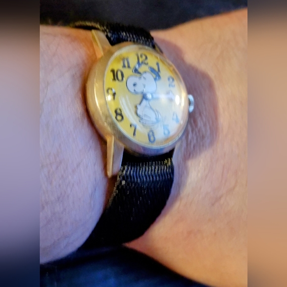 Snoopy United Features swiss Watch & Mickey Mouse Registered Edition Swiss Watch - Picture 8 of 9